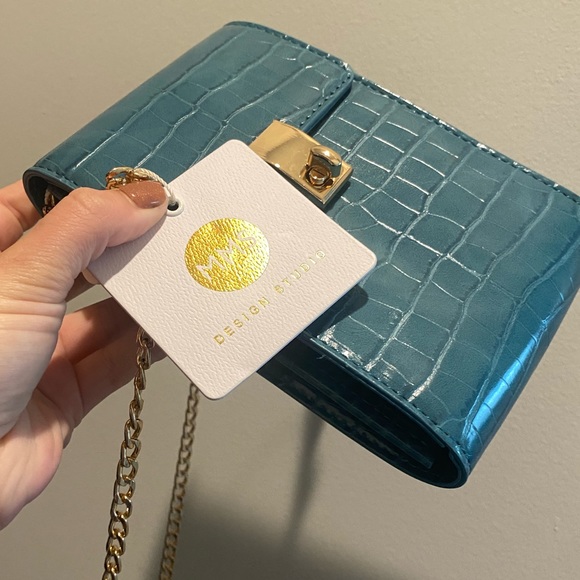 Croc Skin Blue Small Crossbody Bag Gold Chain - Picture 1 of 7